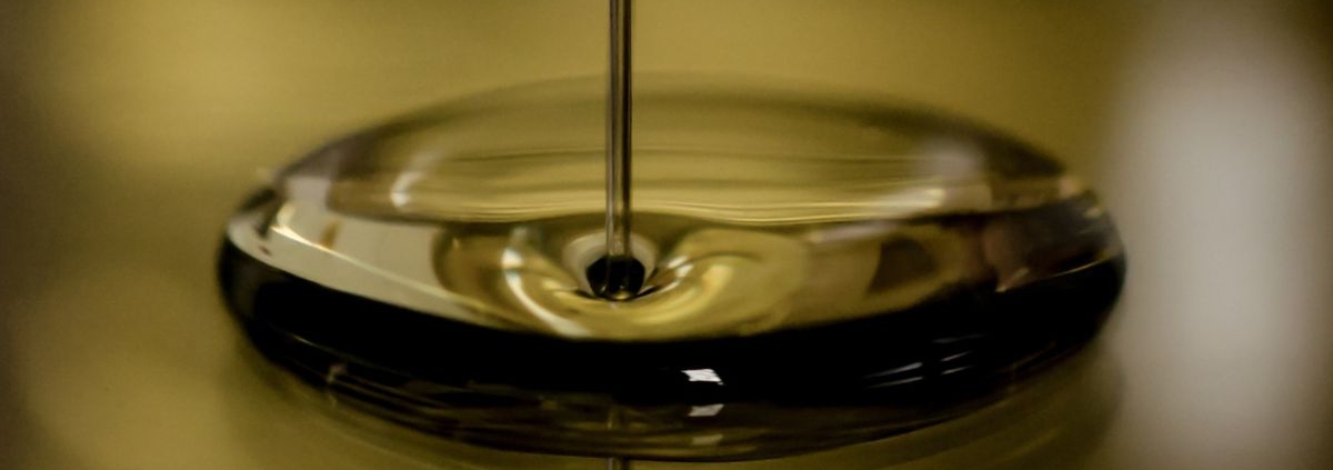 olive oil pouring into a bowl - Anytime Olive Oil Products Preventing oil oxidation