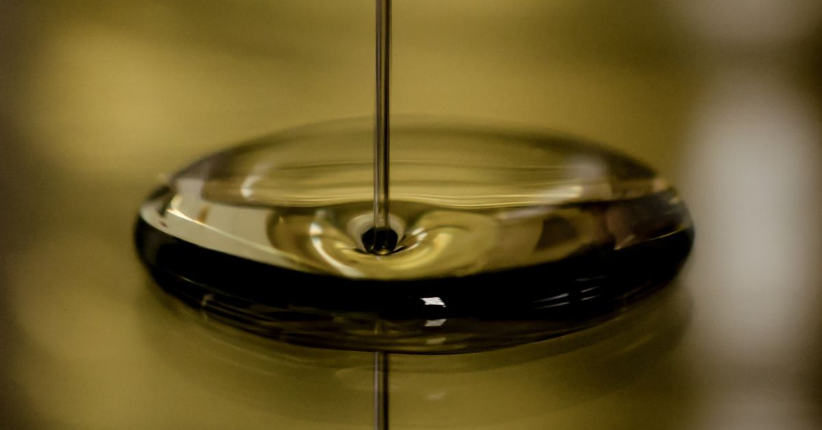 olive oil pouring into a bowl - Anytime Olive Oil Products Preventing oil oxidation